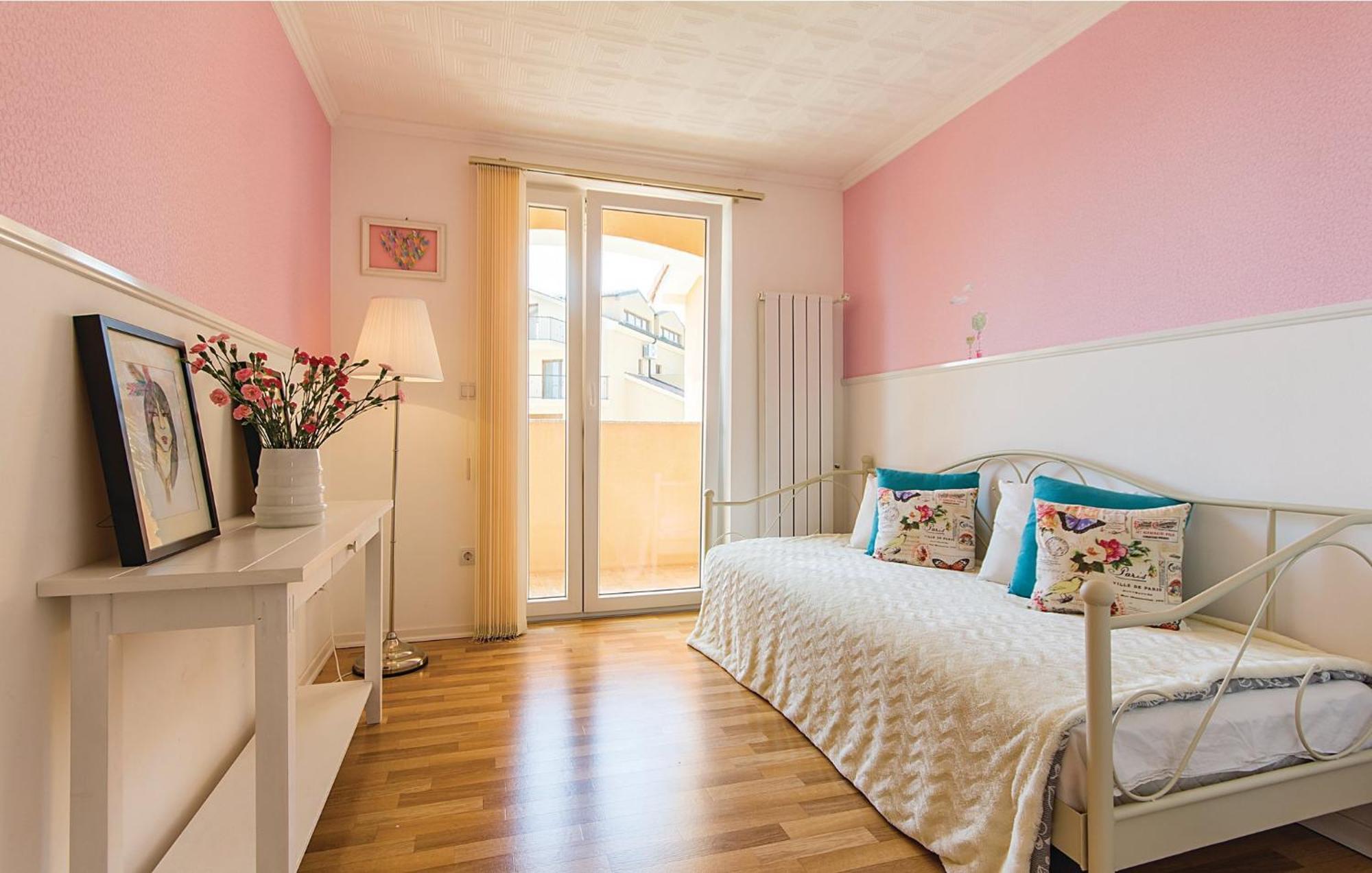 7 Bedroom Stunning Home In Лижнян Экстерьер фото