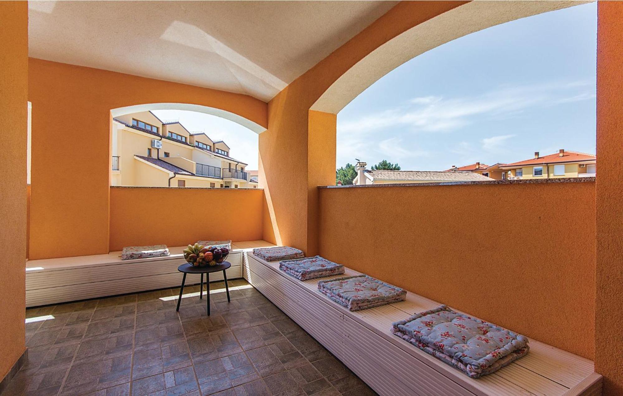 7 Bedroom Stunning Home In Лижнян Экстерьер фото