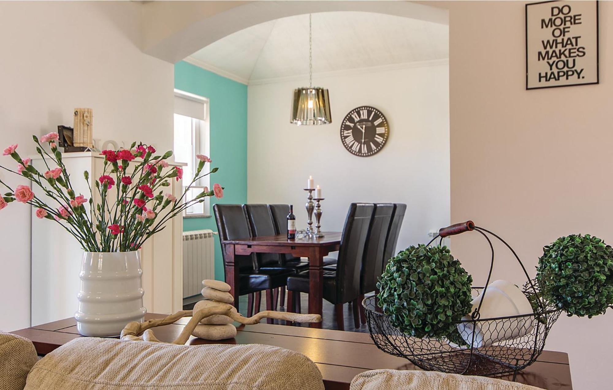 7 Bedroom Stunning Home In Лижнян Экстерьер фото