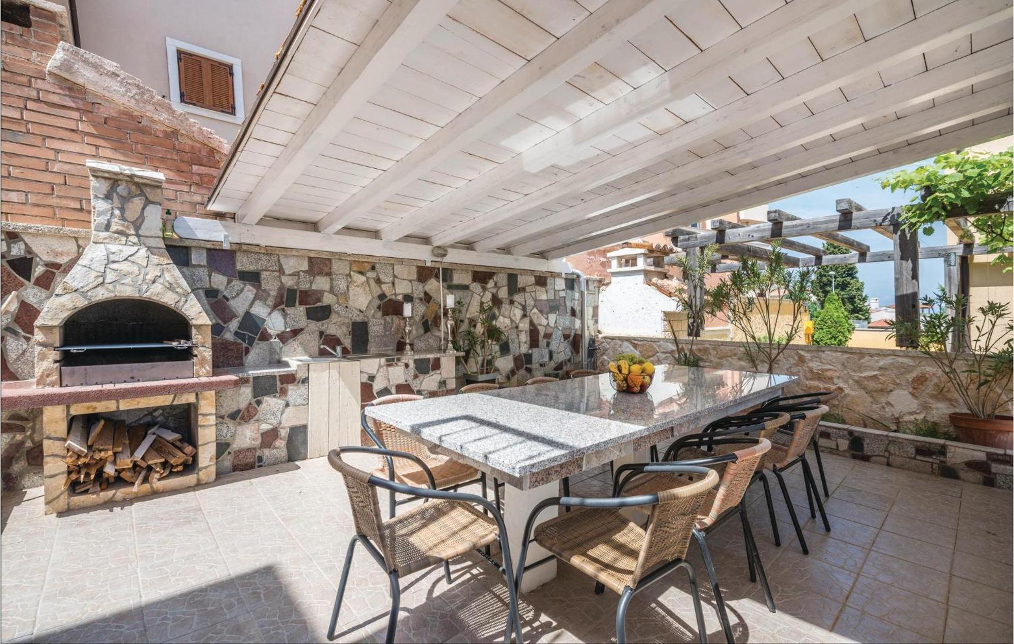 7 Bedroom Stunning Home In Лижнян Экстерьер фото